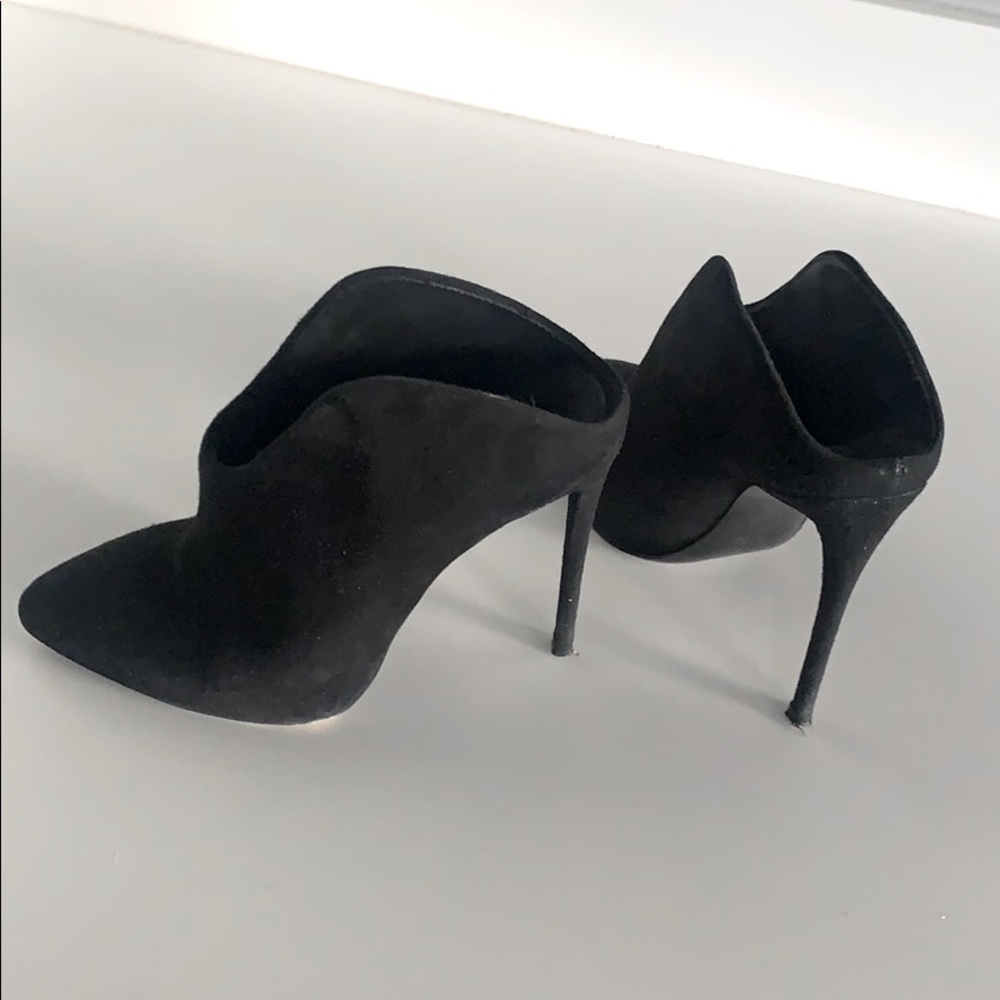 Giuseppe Zanotti blk. suede booties, size 37 1/2